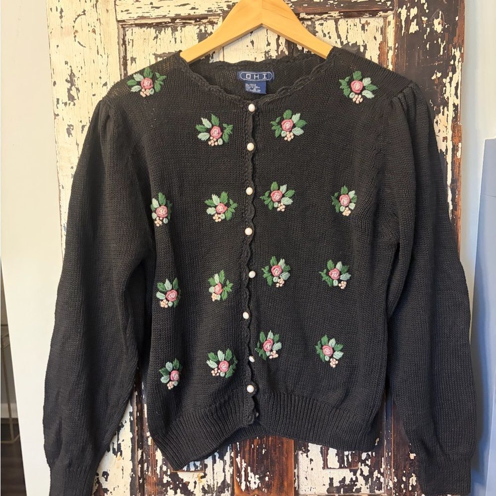 Cottagecore Embroidered floral vintage cardigan. Women Medium Button sweater.